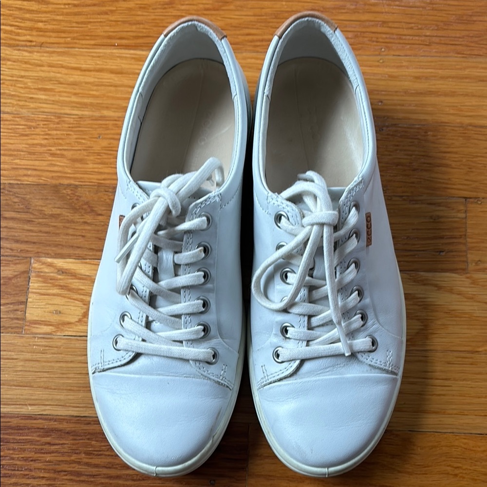 Ecco White Sneakers Minimalist Design
